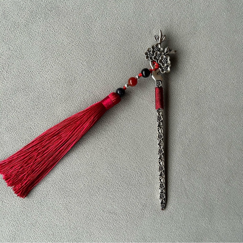 Metal Bookmark ~ Flower Design ~ Red Tassel with Beads ~ Brand New!